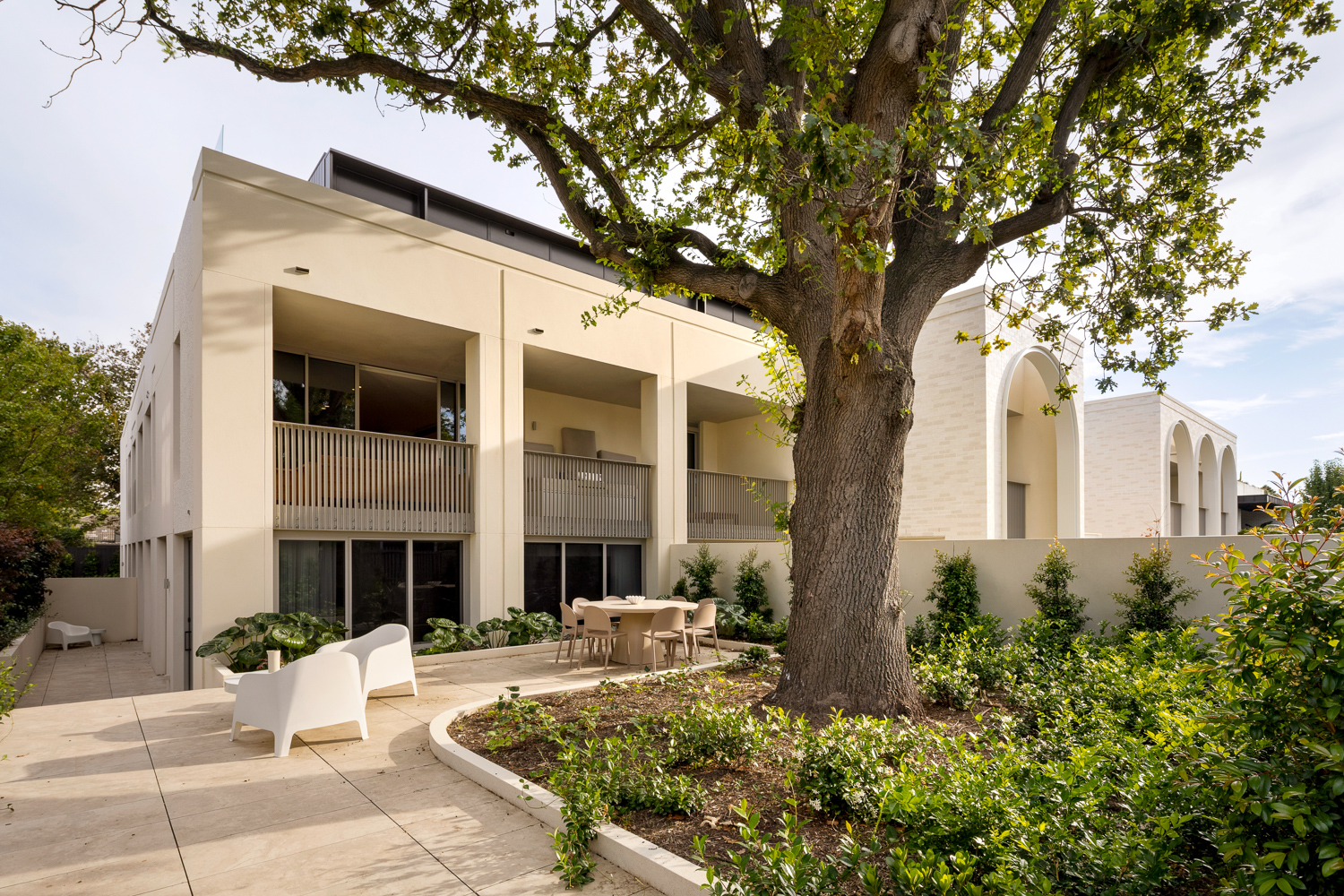Rear facade and landscaped garden